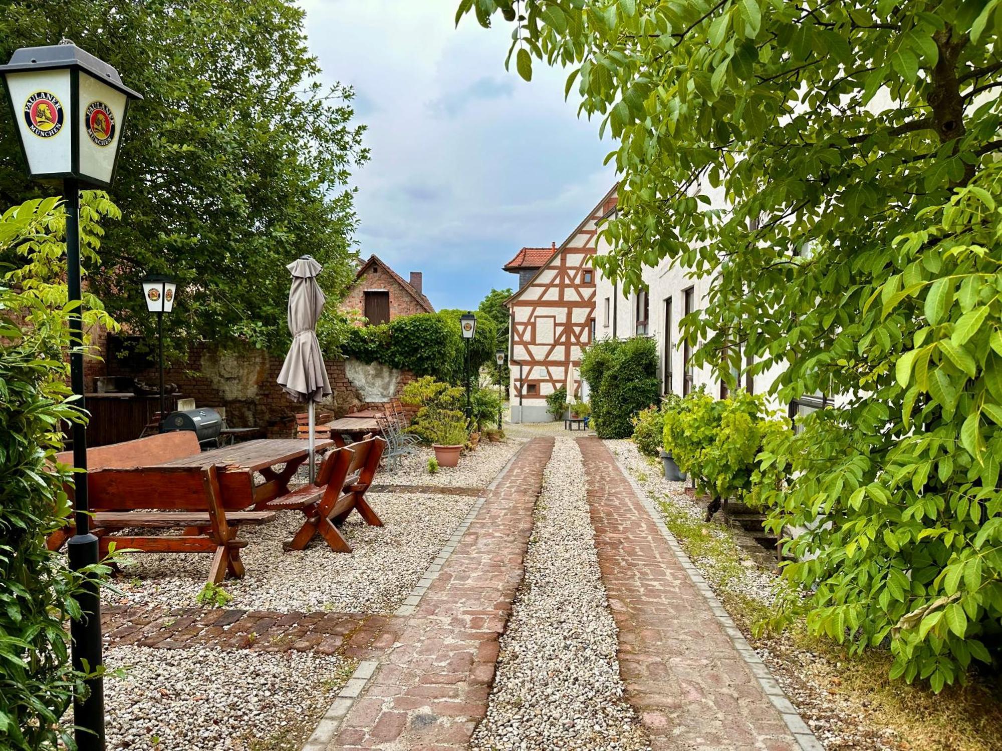 Hotel Kastanienbaum Herzogenaurach Exterior photo