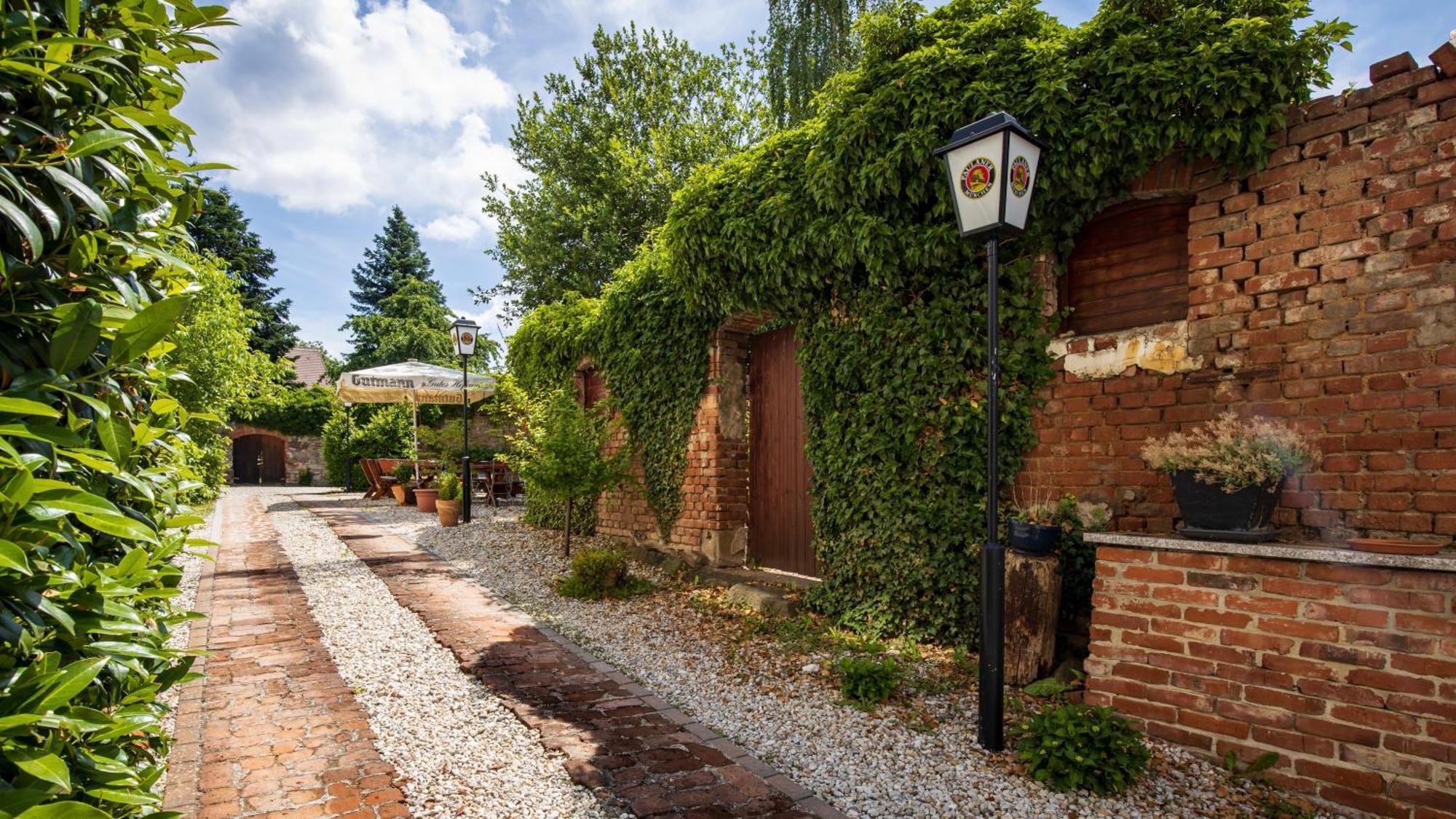 Hotel Kastanienbaum Herzogenaurach Exterior photo